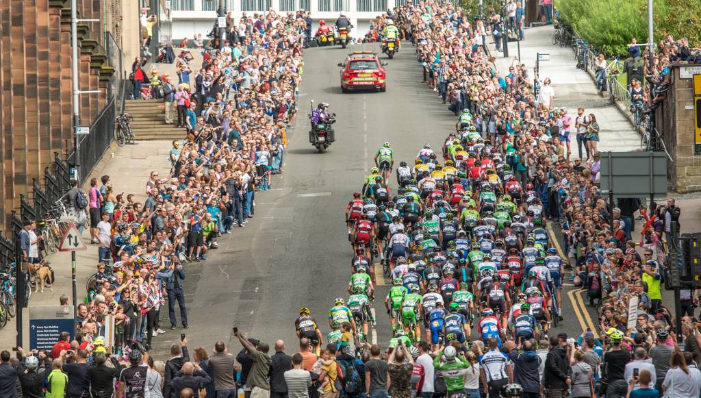 glasgow_crowds_tob_2016
