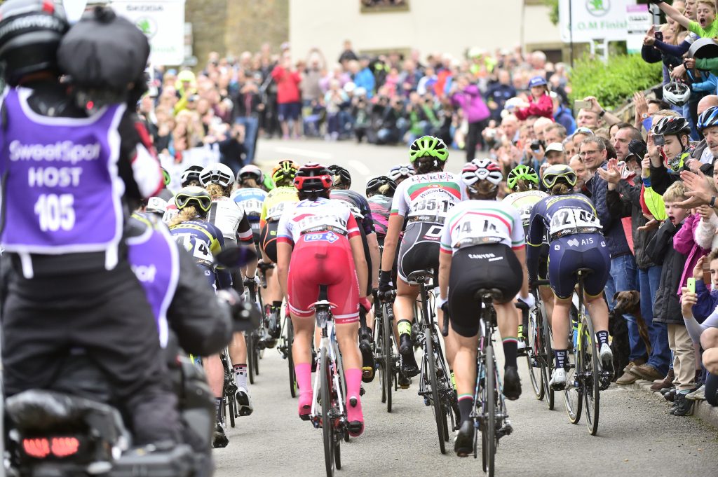Crowds peloton Crich Derbyshire Stage 4 2017