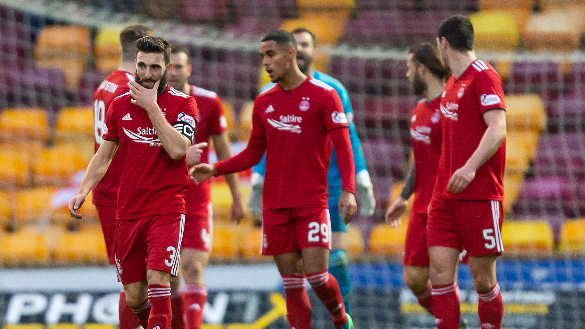 Dons self-destruct at Fir Park Dons self-destruct at Fir Park