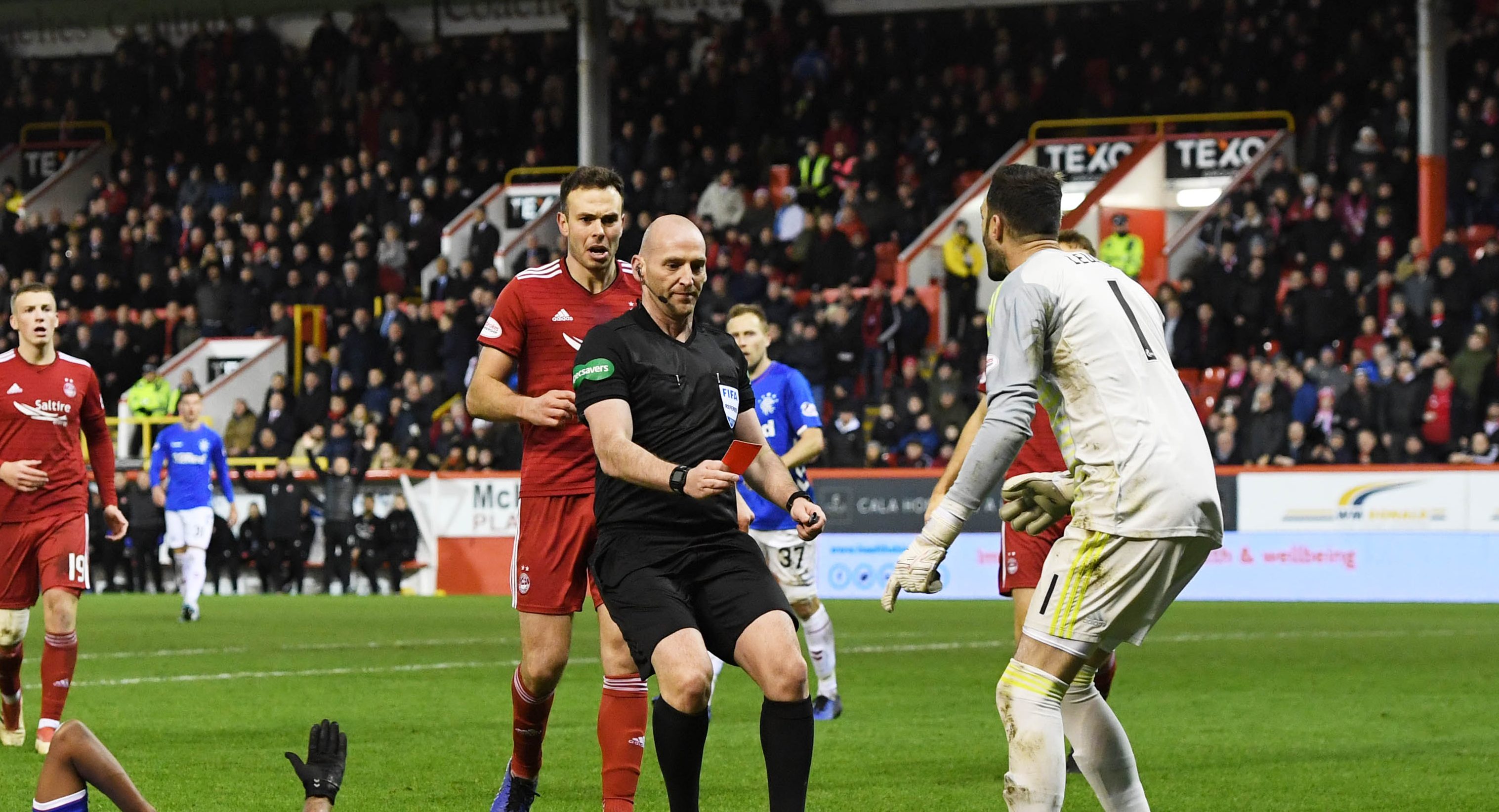 Aberdeen 2-4 Rangers | Dons lose out as both sides see Red Aberdeen 2-4 Rangers | Dons lose out as both sides see Red