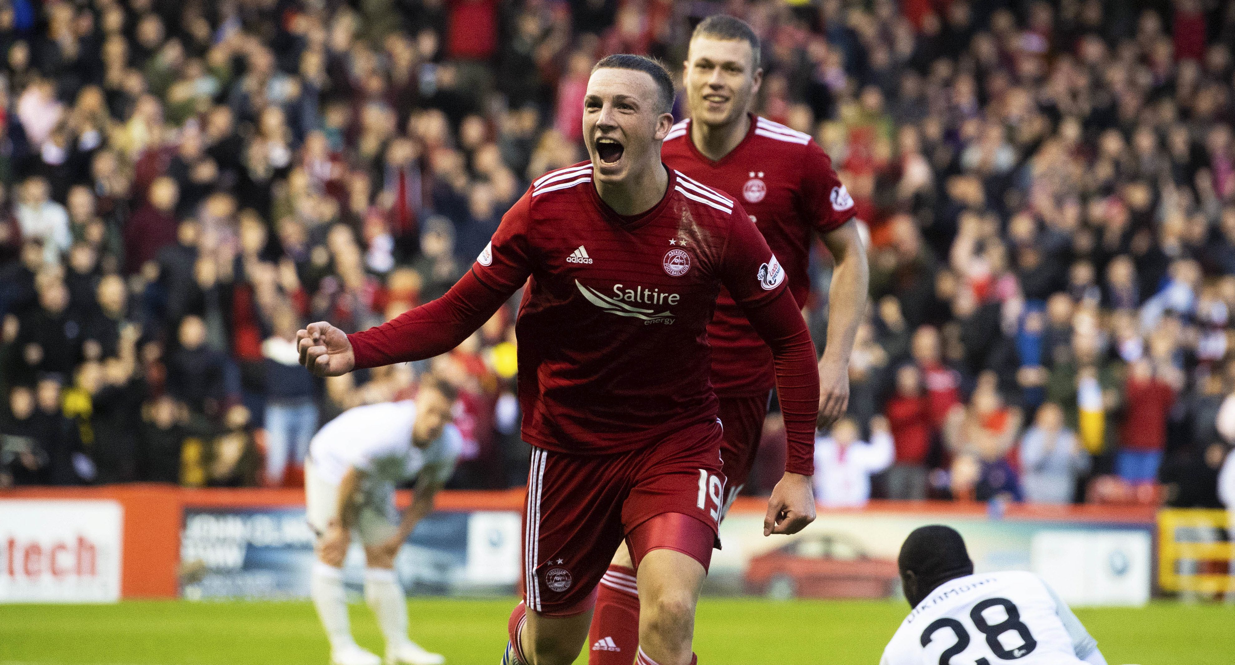 Aberdeen 2-1 Hearts | Dons secure 3 points under Friday night lights Aberdeen 2-1 Hearts | Dons secure 3 points under Friday night lights