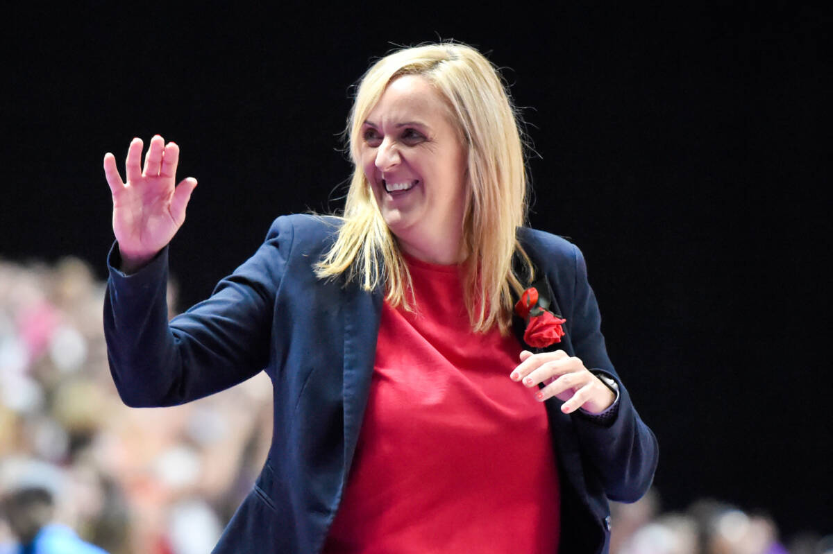 Vitality Roses pay tribute to outgoing coach Tracey Neville