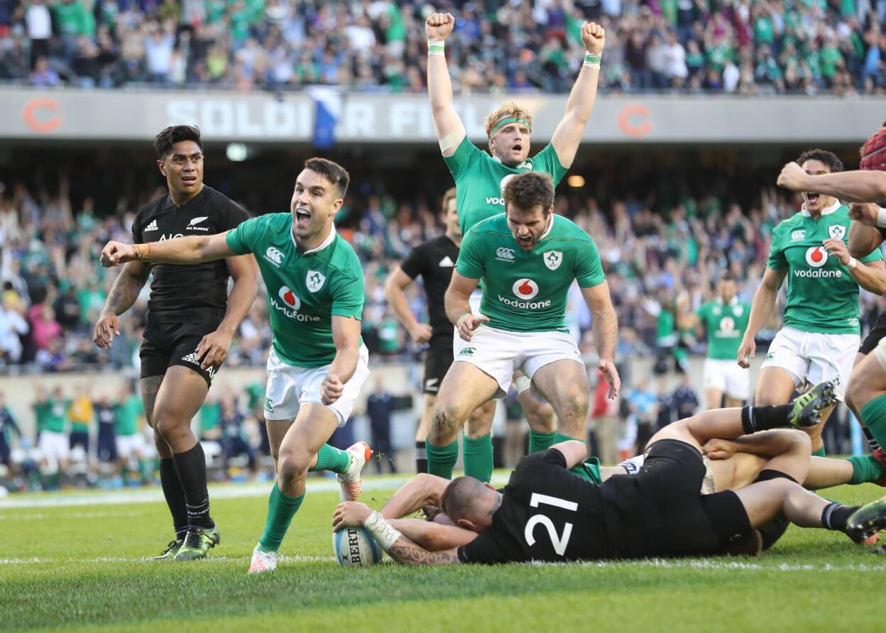 Solider Field, Chicago, USA 5/11/2016 Ireland vs New Zealand All Blacks Ireland's Conor Murray celebrates Robbie Henshaw's try Mandatory Credit ©INPHO/Billy Stickland Solider Field, Chicago, USA 5/11/2016 Ireland vs New Zealand All Blacks Ireland's Conor Murray celebrates Robbie Henshaw's try Mandatory Credit ©INPHO/Billy Stickland