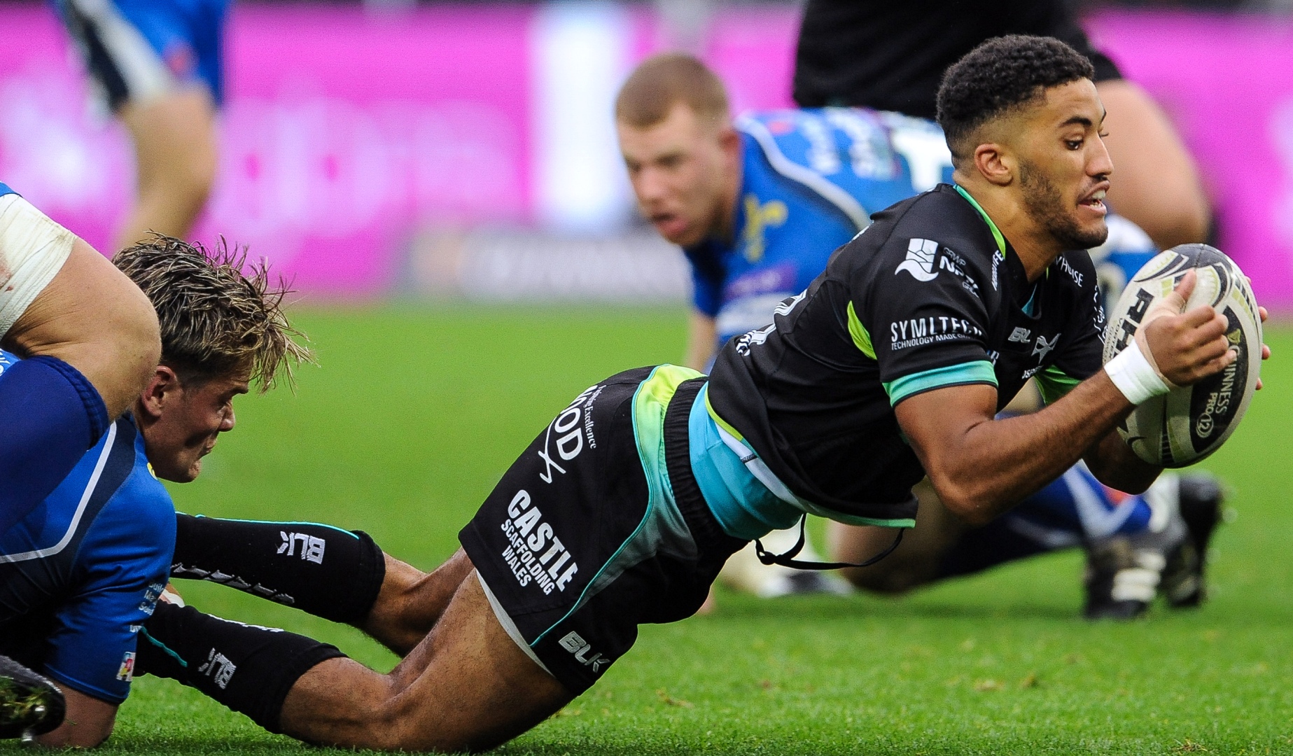 LionsWatch: No stopping electric Giles LionsWatch: No stopping electric Giles