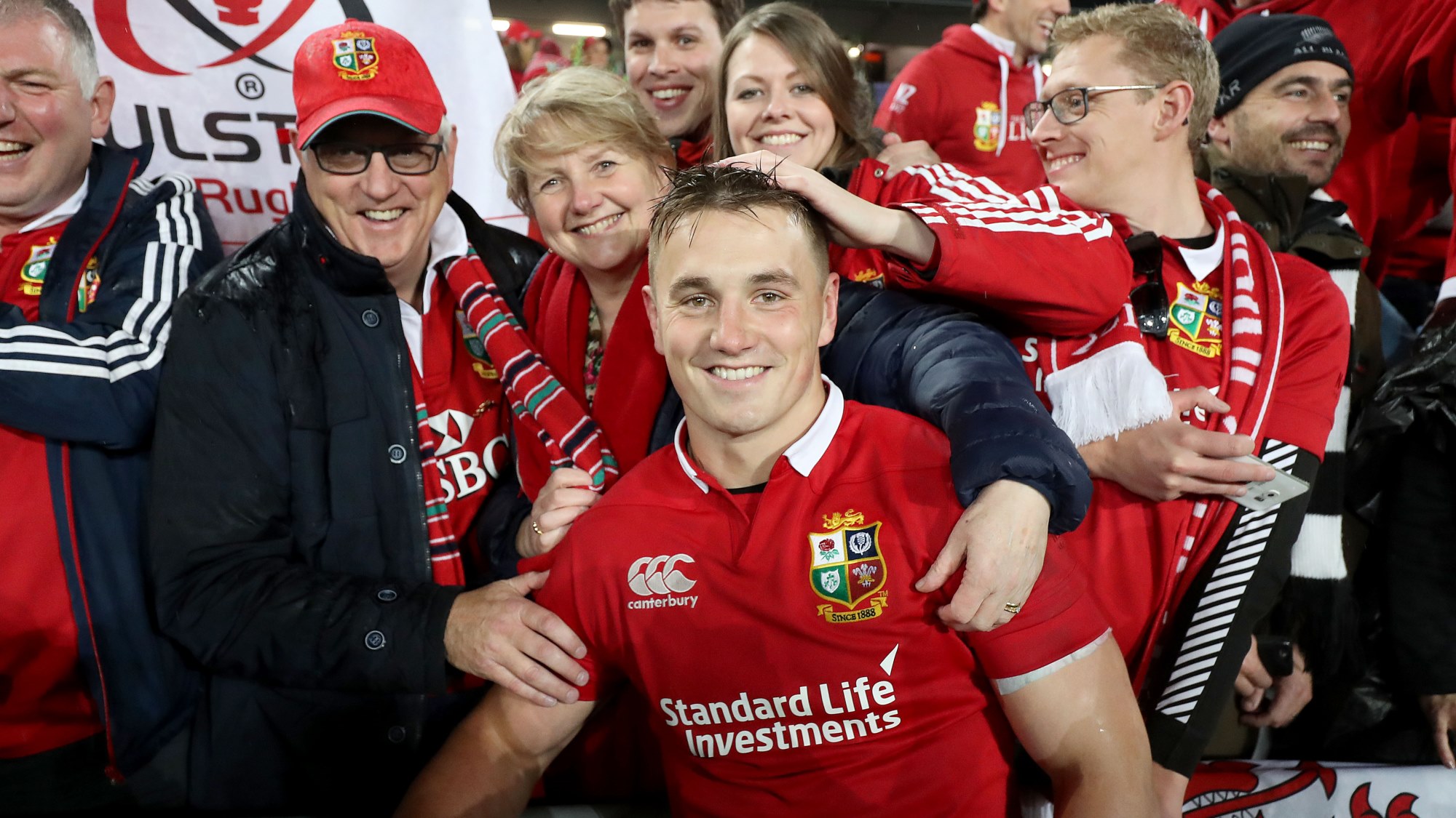 Davies helps keep Wales’ Grand Slam hopes alive Davies helps keep Wales’ Grand Slam hopes alive