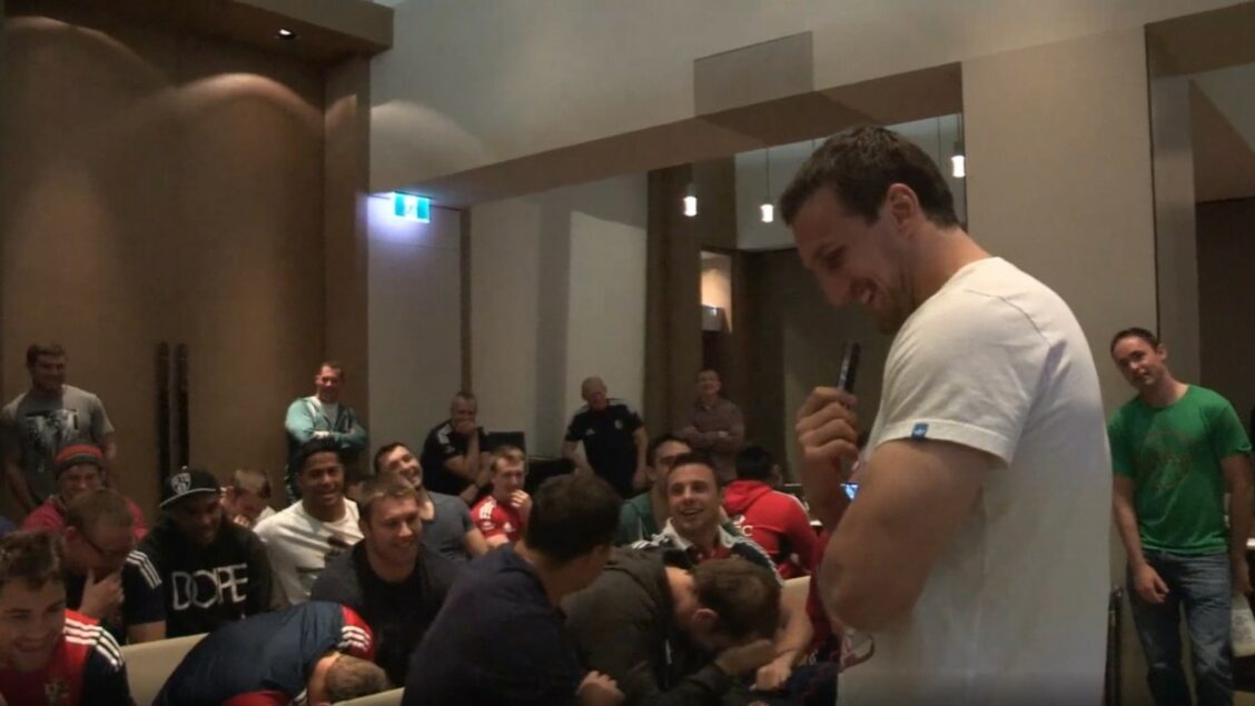Watch: Warburton’s awkward phone call! Watch: Warburton’s awkward phone call!