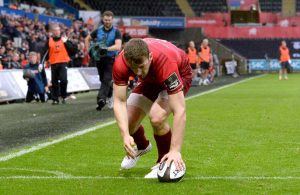 Darren Sweetnam touches down for Munster's second.