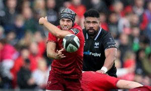 Duncan Williams fires out the pass.