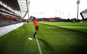 Niall Scannell practices his lineout throwing.