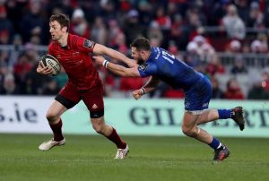 Darren Sweetnam looks to hold off Robbie Henshaw Mandatory Credit ©INPHO/Dan Sheridan