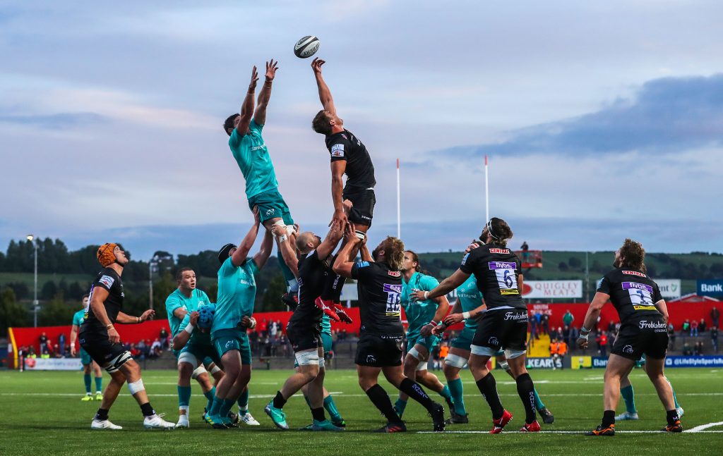 Lineout action from the clash between Munster and Exeter Chiefs in the Kearys Renault Series 2018.