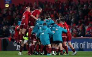 The Munster squad celebrate at full-time.