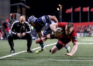 Andrew Conway scores Munster's fifth try.