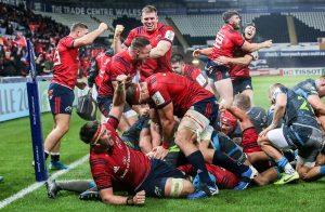 Munster celebrate James Cronin's bonus-point try.