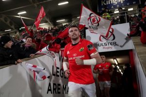 Peter O’Mahony runs out.