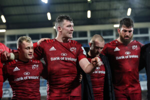 Peter O'Mahony speaking to the Munster team after the win over Castres.