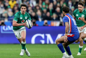 Joey Carbery keeps his place at out-half for Ireland.