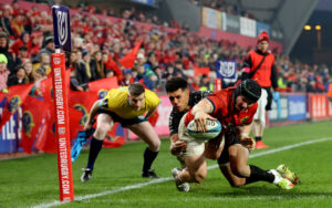 Chris Cloete scores his second and Munster's eighth try.