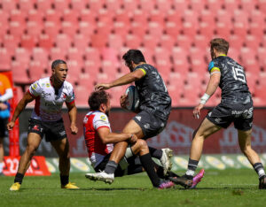 Burger Odendaal tackles Damian de Allende.