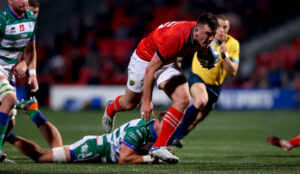 Matt Gallagher breaks through the Benetton defence.