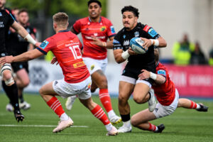 Mike Haley tackles Sione Tuipulotu.