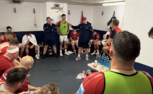 Denis Leamy speaking to the squad at half-time in Edinburgh.