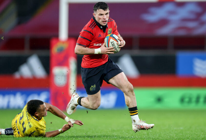 Ireland international Calvin Nash has signed a two-year extension.