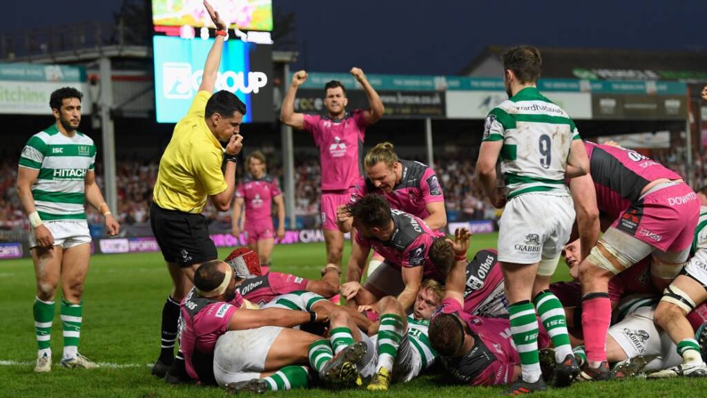 Gloucester Rugby celebrate after scoring a try against Newcastle Falcons