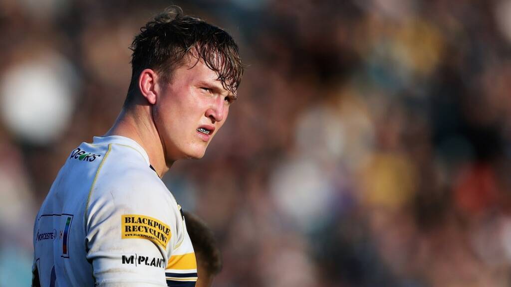 Ted Hill puts pen to paper on first-team contract