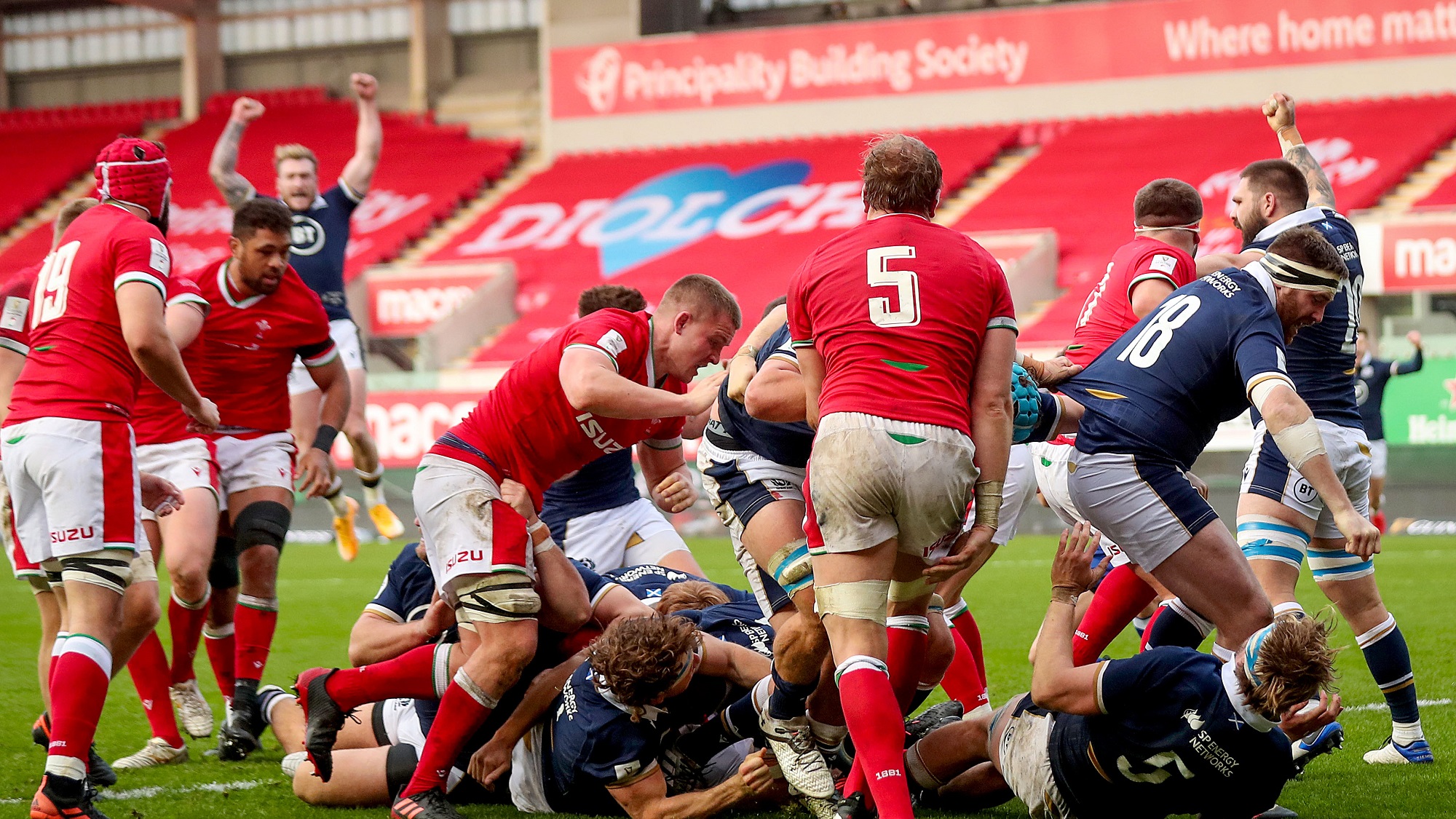 Six Nations Rugby | McInally grabs winning try as Scotland end Wales hoodoo