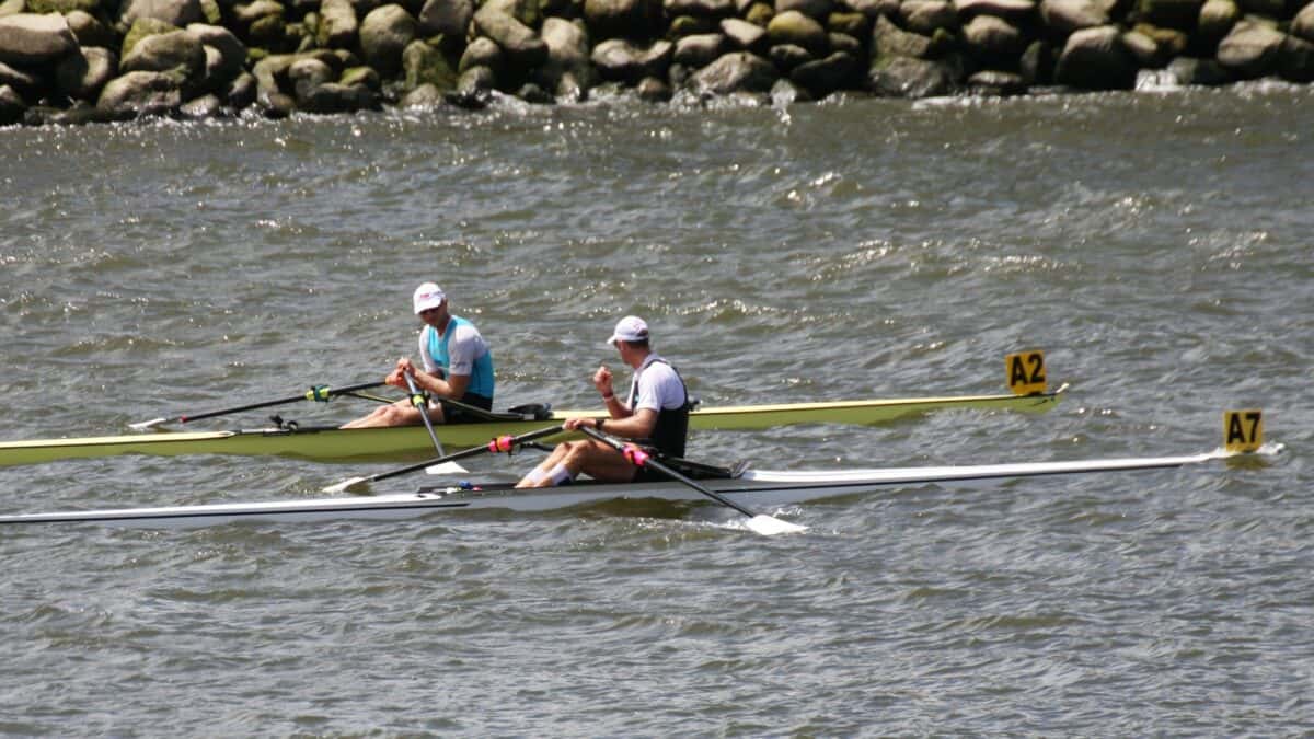 Bond vs Drysdale in Billy Webb Challenge - World Rowing