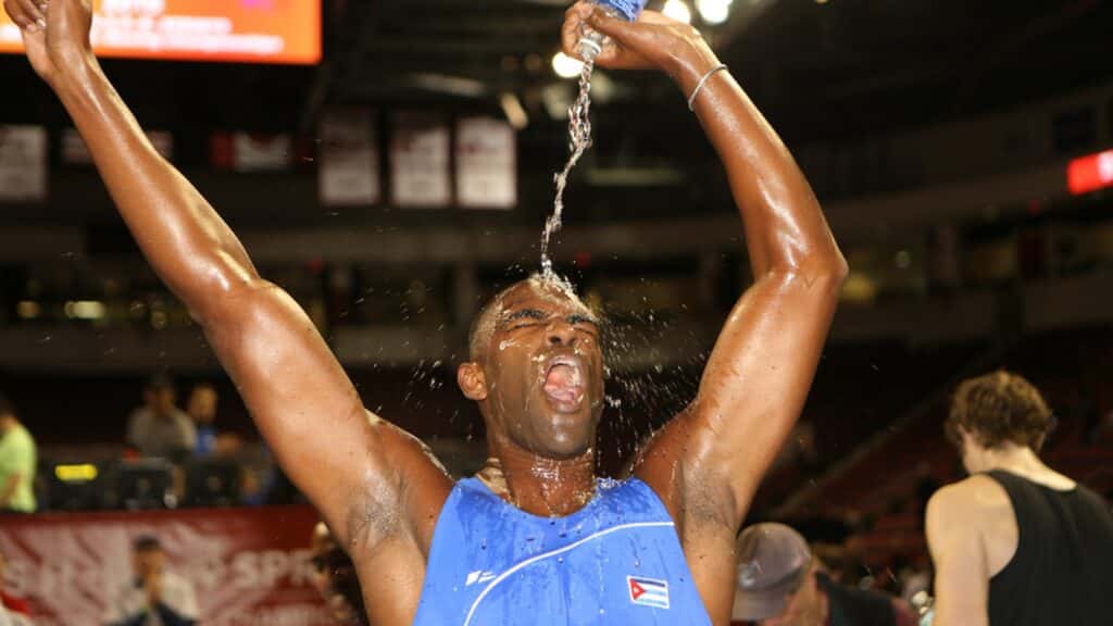 Smashing indoor rowing records at CRASHBs World Rowing