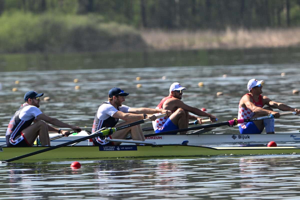 Lightweight singles finals highlight day two in Varese - World Rowing