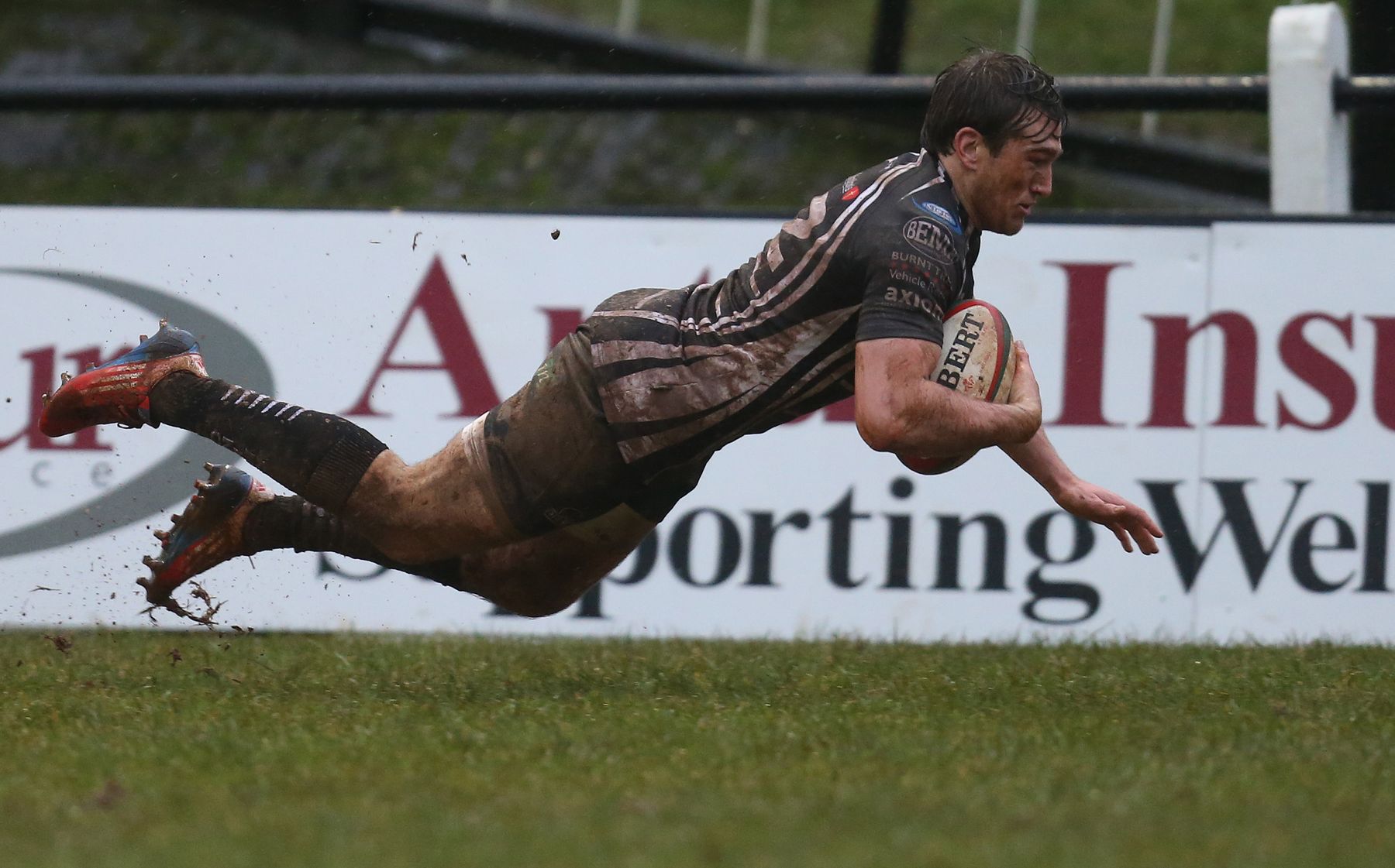 Centre Smith hooked on Sevens